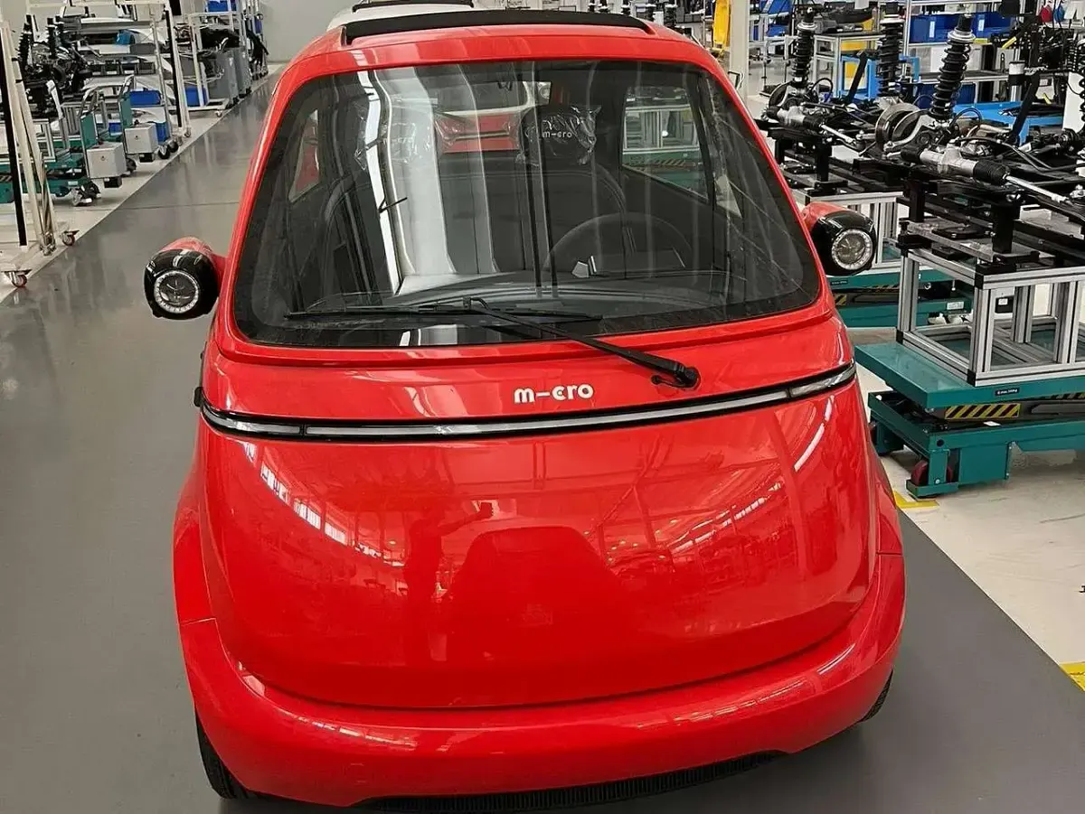 Nuova Micro Microlino 11 kW (16 CV) 2025 Milano red Utilitaria