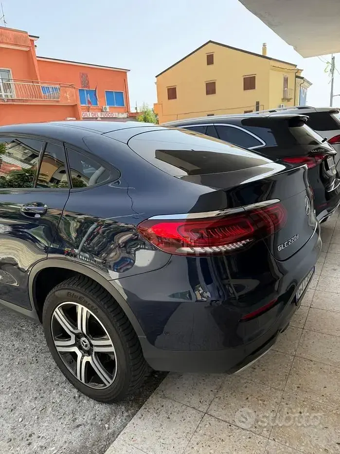 Usata Mercedes GLC220 194 CV (142 kW) 2022 Bluazzurro SUV