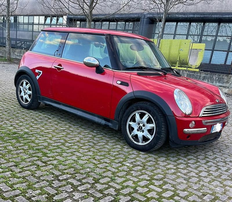 Begagnad Mini One D 75 HK (55 kW) 2005 Röd Halvkombi