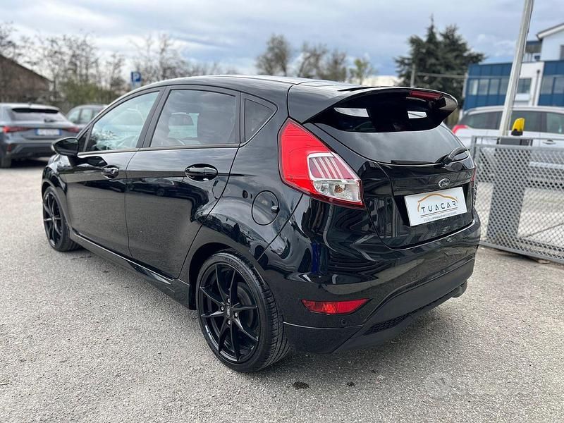 Usata Ford Fiesta ST-Line 75 CV (55 kW) 2017 Nero Berlina