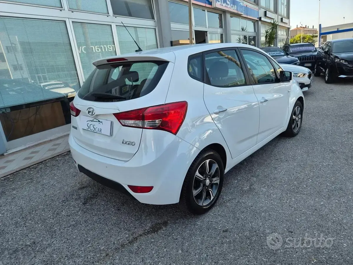 Usata Hyundai ix20 Comfort 90 CV (66 kW) 2015 Bianco Utilitaria