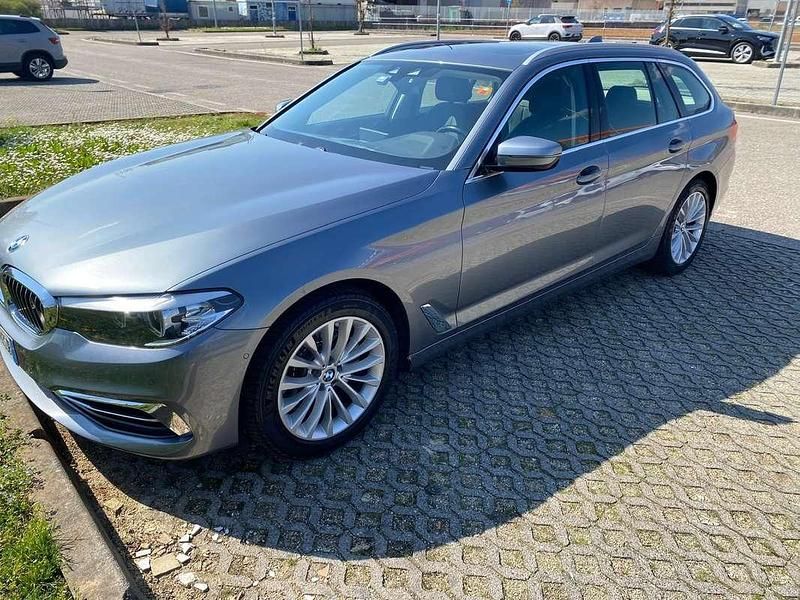 Usata BMW 520 Luxury Line 190 CV (139 kW) 2019 Grigio Station wagon