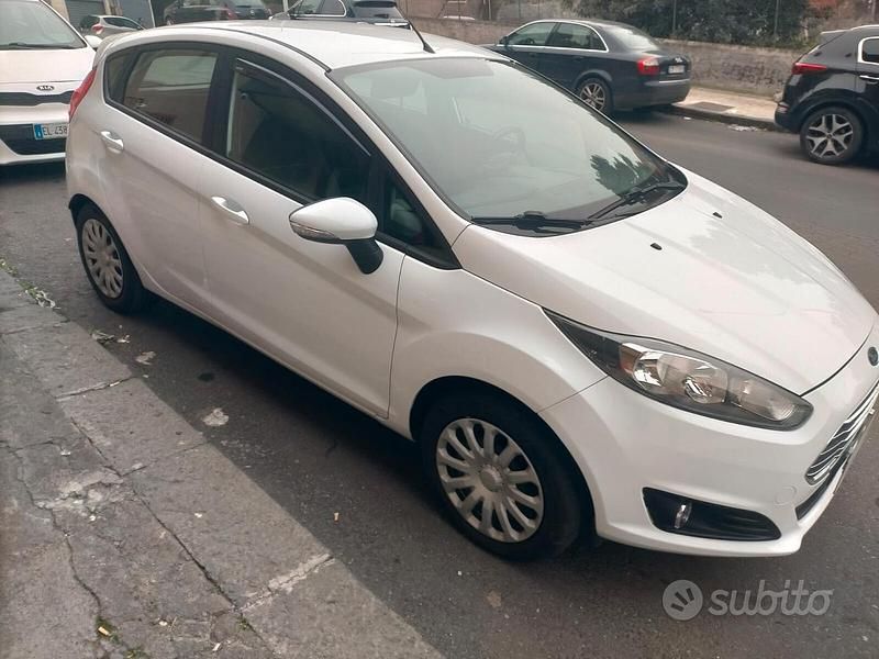 Usata Ford Fiesta Business Edition 75 CV (55 kW) 2016 Bianco Berlina
