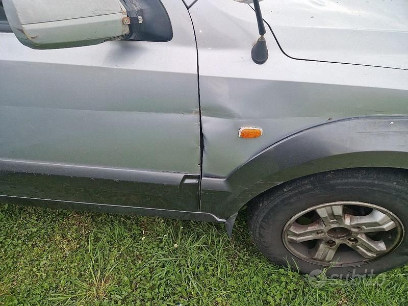 Usata Kia Sorento 140 CV (102 kW) 2005 Grigio SUV