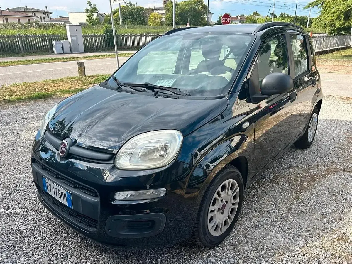 Usata Fiat Panda Lounge 69 CV (50 kW) 2015 Nero Utilitaria