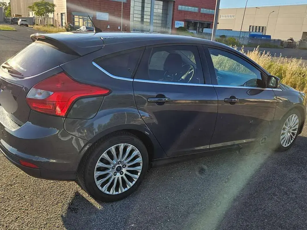 Usata Ford Focus Titanium 116 CV (85 kW) 2011 Grigio Berlina