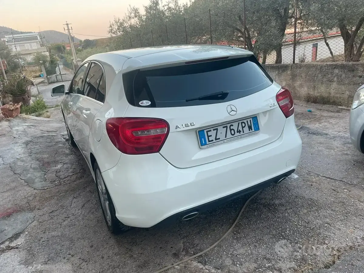 Usata Mercedes A180 109 CV (80 kW) 2015 Bianco Utilitaria