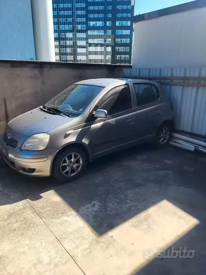 Usata Toyota Yaris 86 CV (63 kW) 2005 Berlina
