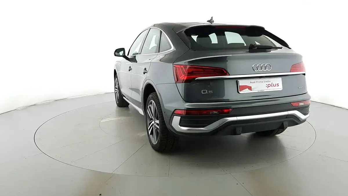 Usata Audi Q5 Sportback S-line plus 204 CV (150 kW) 2024 Grigio daytona SUV