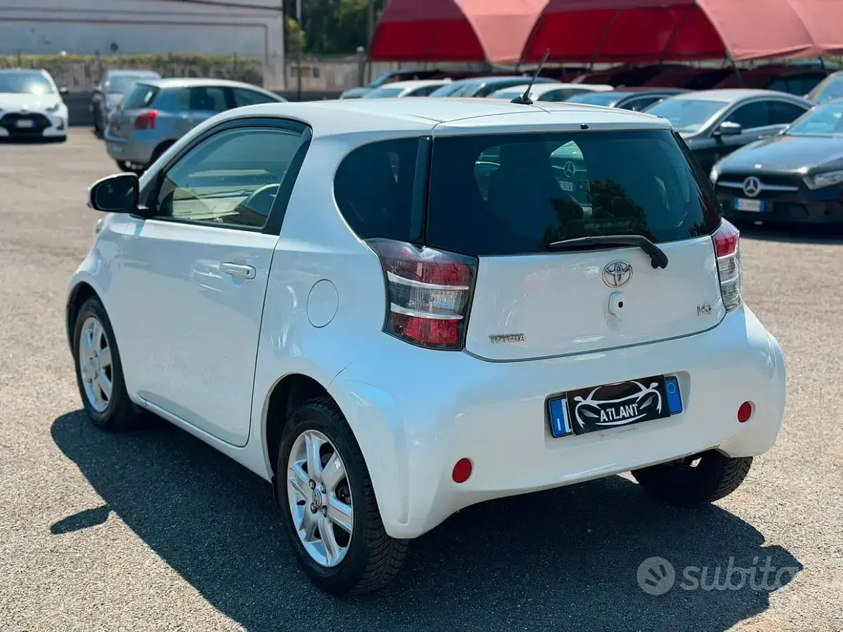 Usata Toyota iQ 68 CV (50 kW) 2009 Bianco Utilitaria