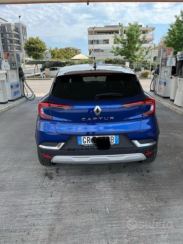 Usata Renault Captur 101 CV (74 kW) 2023 Blu SUV