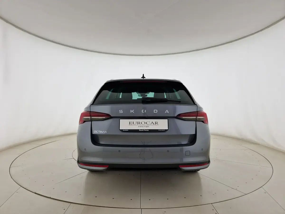 Usata Skoda Octavia Style 150 CV (110 kW) 2025 Grigio graphite metallizzato Station wagon
