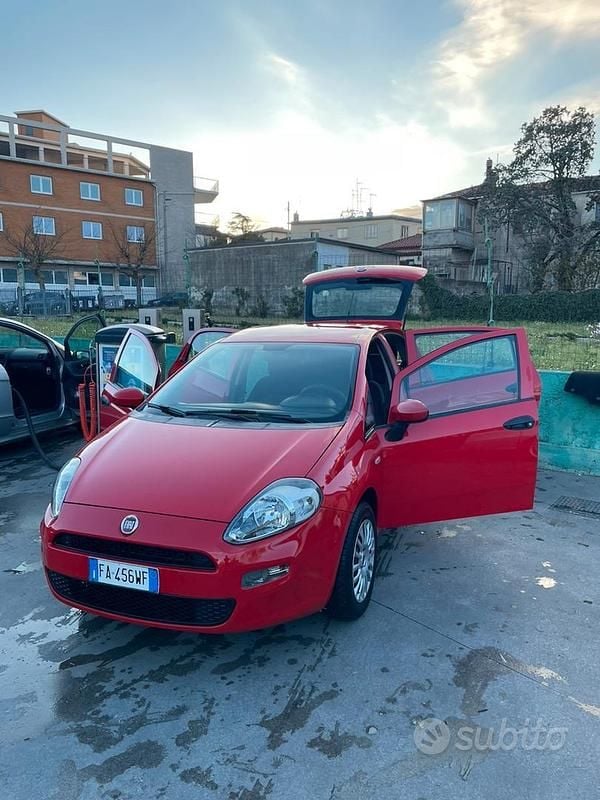 Usata 2016 Fiat Punto Street Tre volumi | 5990 € (Buon prezzo) - Immagine 1/4