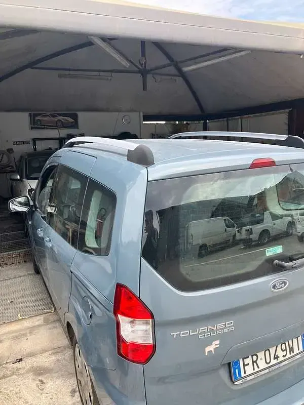 Begagnad Ford Tourneo 101 HK (74 kW) 2018 Blå Van