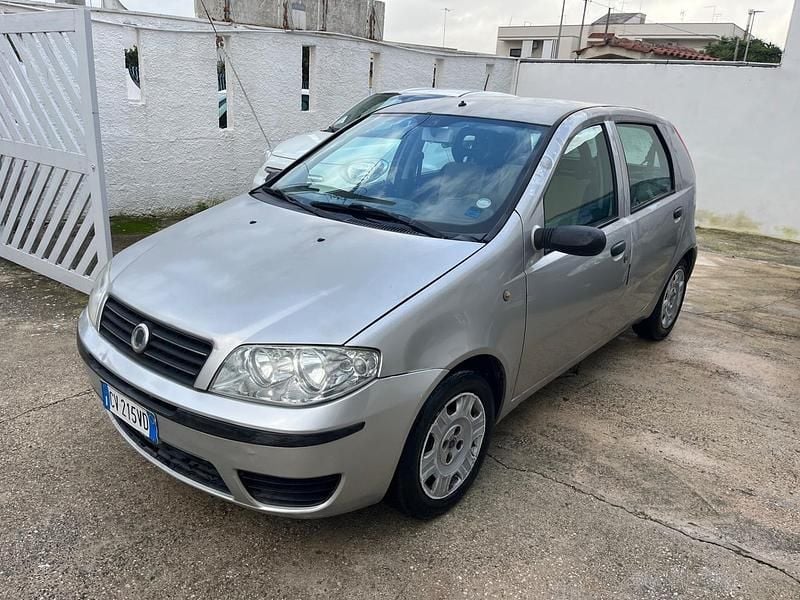 Usata Fiat Punto Active 70 CV (51 kW) 2005 Grigio Berlina