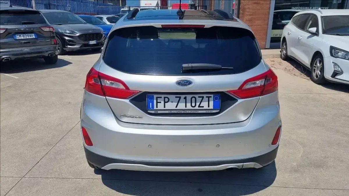 Usata Ford Fiesta Active 86 CV (63 kW) 2018 Argento Utilitaria