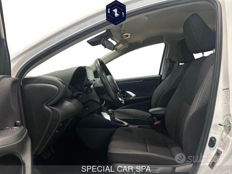Gebraucht Toyota Yaris Hybrid Business Edition 116 PS (85 kW) 2023 Weiß Limousine