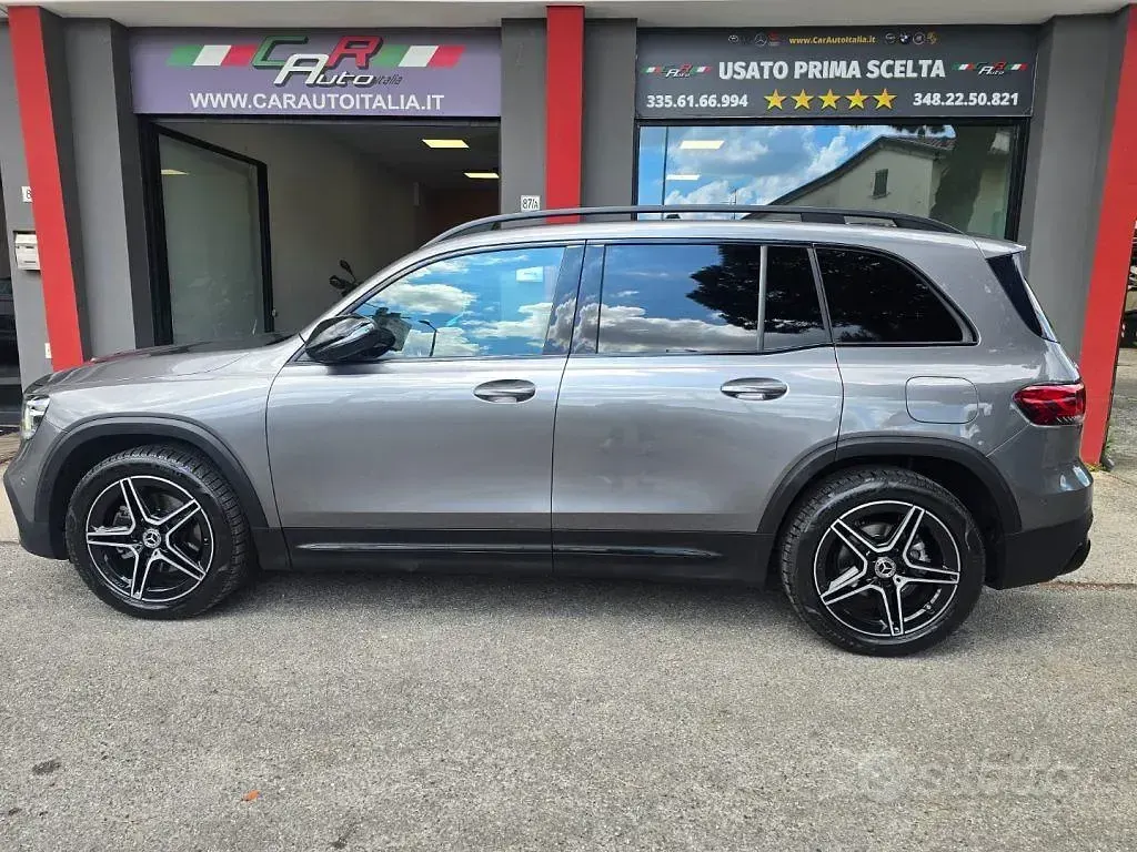 Usata Mercedes GLB200 Premium 150 CV (110 kW) 2020 Grigio montagna SUV