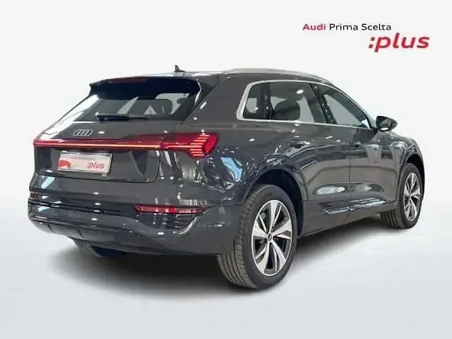 Usata Audi Q8 e-tron Ambiente 250 kW (340 CV) 2023 Grigio SUV