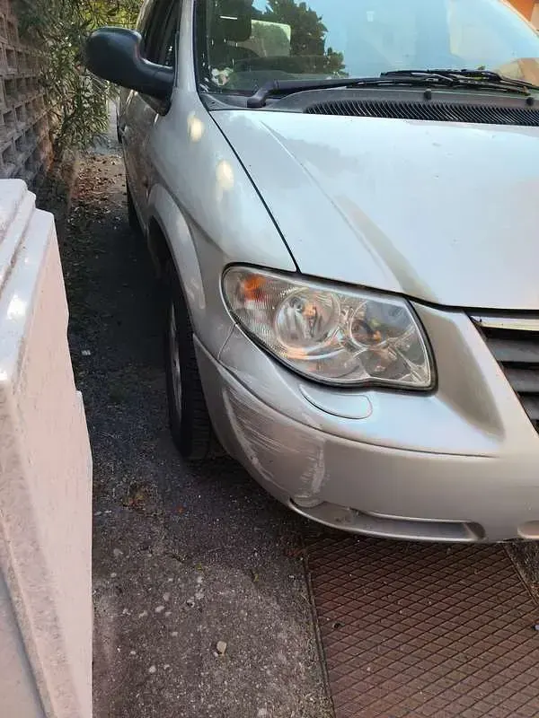Usata Chrysler Voyager 150 CV (110 kW) 2005 Grigio Monovolume