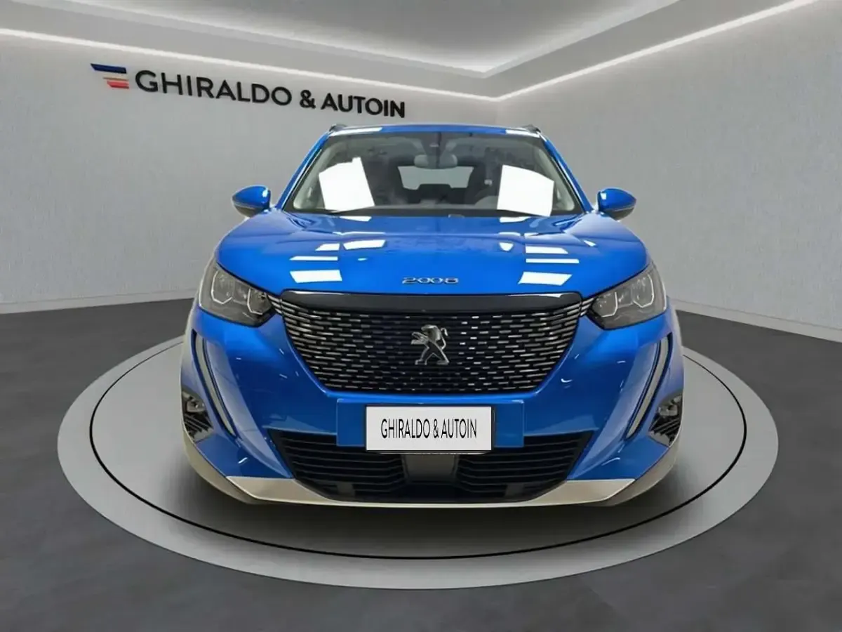 Usata Peugeot 2008 Allure 102 CV (75 kW) 2021 Blu/azzurro SUV