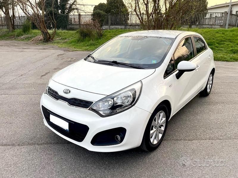 Usata Kia Rio EX 85 CV (62 kW) 2014 Bianco Berlina