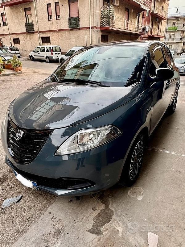 Usata Lancia Ypsilon 95 CV (69 kW) 2014 Grigio Utilitaria