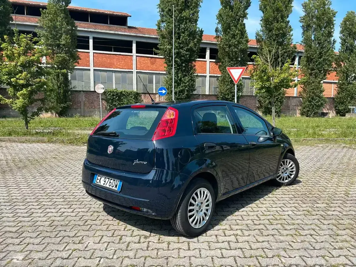 Usata Fiat Punto 69 CV (50 kW) 2011 Nero Utilitaria