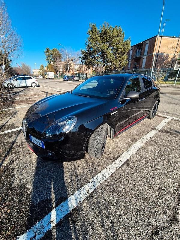 Nero Usata 2018 Alfa Romeo Giulietta Veloce Tre volumi | 23.500 € - Immagine 1/4