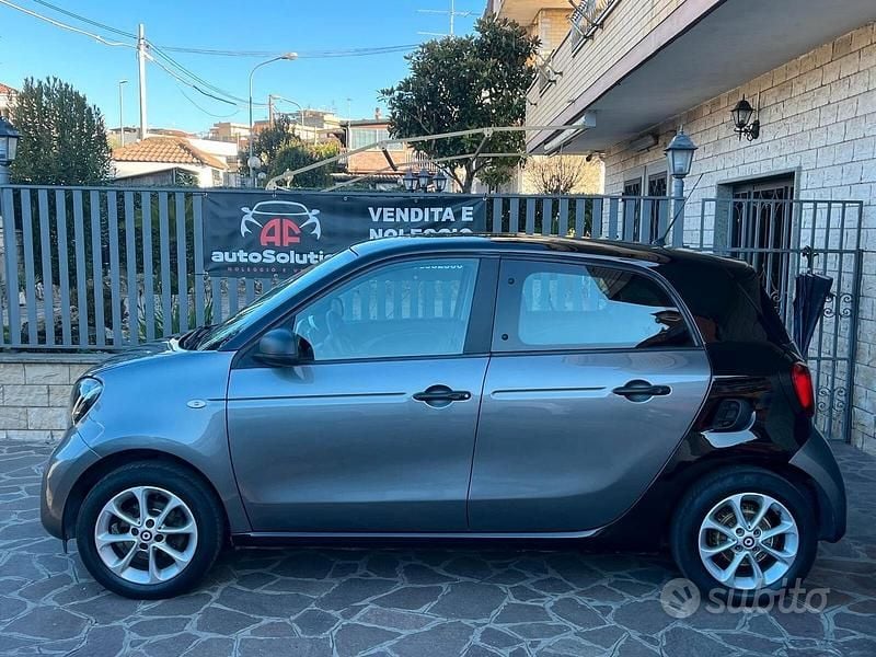 Grigio Usata 2018 Smart ForFour Passion Utilitaria | 11.900 € (Buon prezzo) - Immagine 1/4