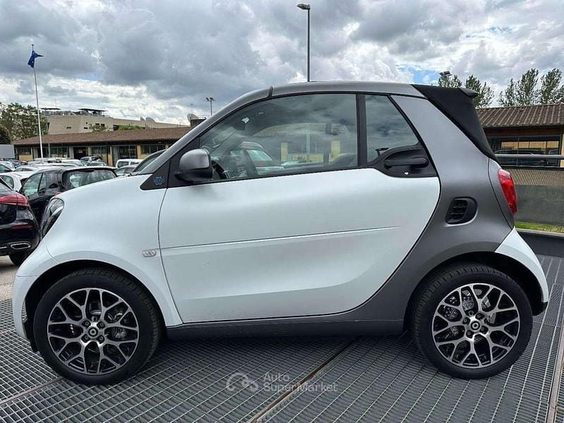 Usata Smart ForTwo Electric Drive Prime 41 kW (56 CV) 2021 Bianco Cabrio