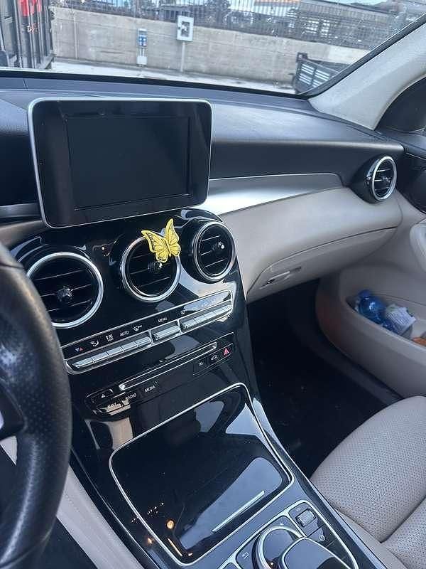 Usata Mercedes GLC220 170 CV (125 kW) 2016 Bianco SUV