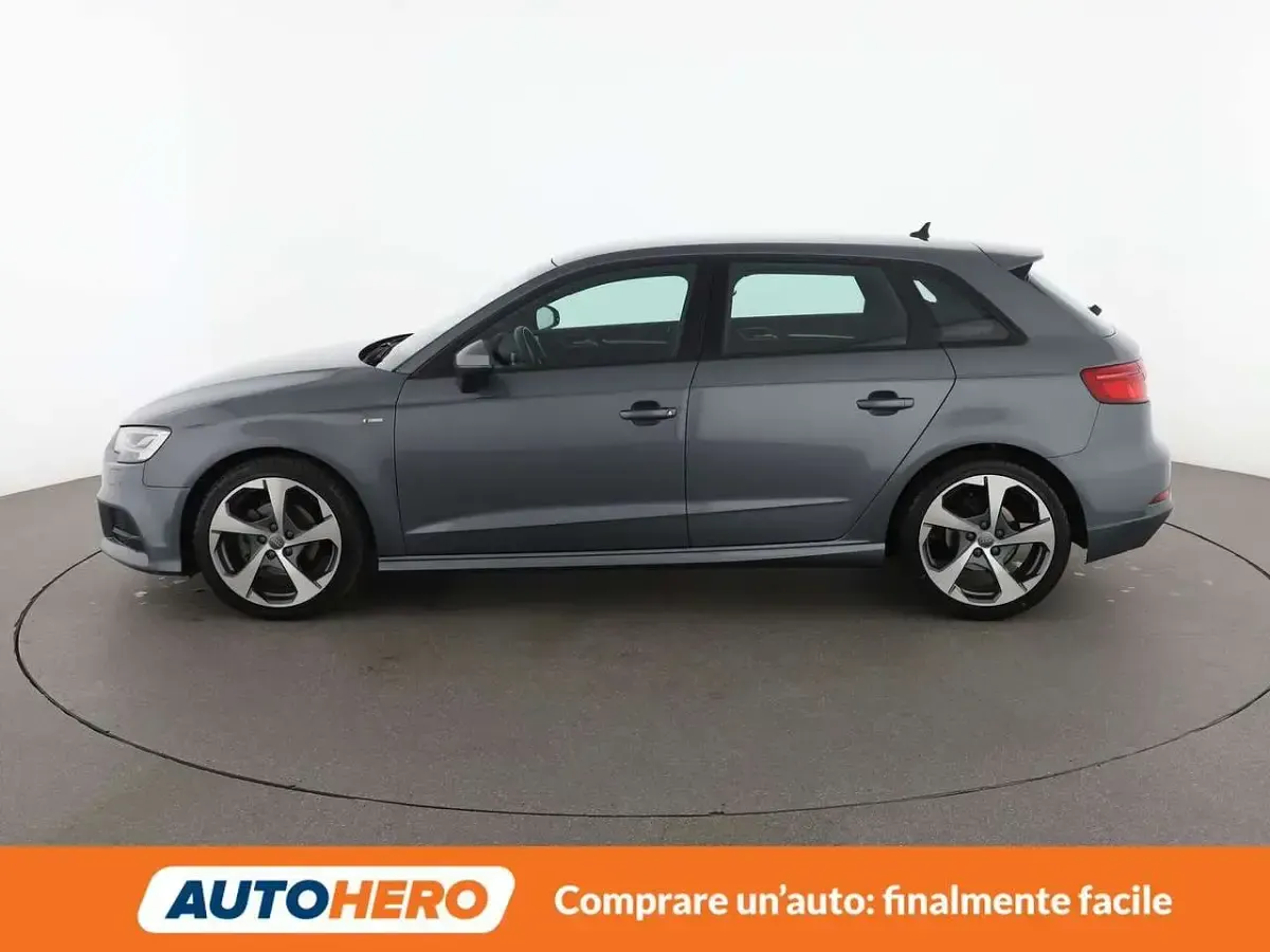 Usado Audi A3 116 CV (85 kW) 2019 Plateado Berlina