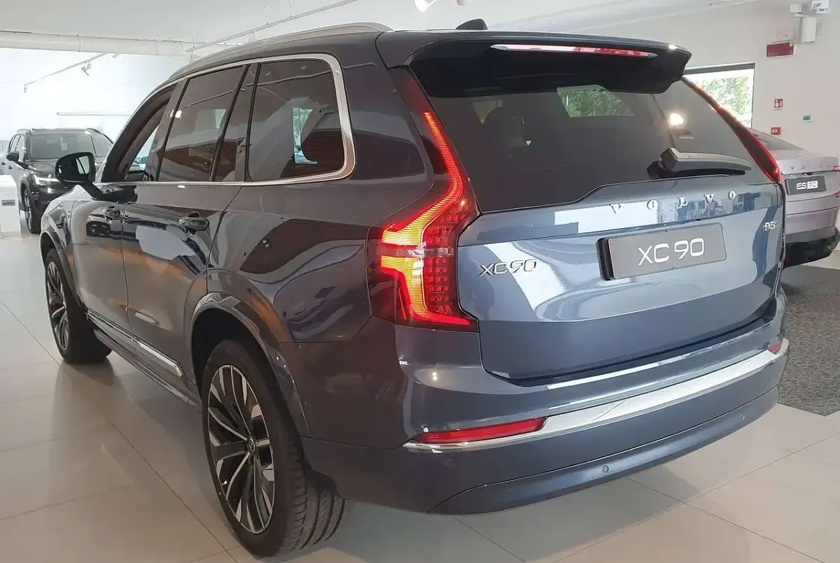 Nuova Volvo XC90 Plus 250 CV (183 kW) 2026 Denim blue SUV
