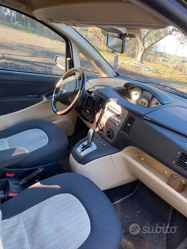 Usata Lancia Musa 105 CV (77 kW) 2005 Marrone Monovolume