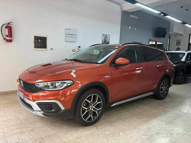 Usata Fiat Tipo Cross Plus 131 CV (96 kW) 2023 Arancione Station wagon