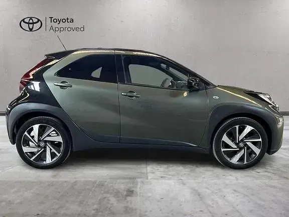 Usata Toyota Aygo X Lounge 72 CV (52 kW) 2022 Cardamom green & black met SUV