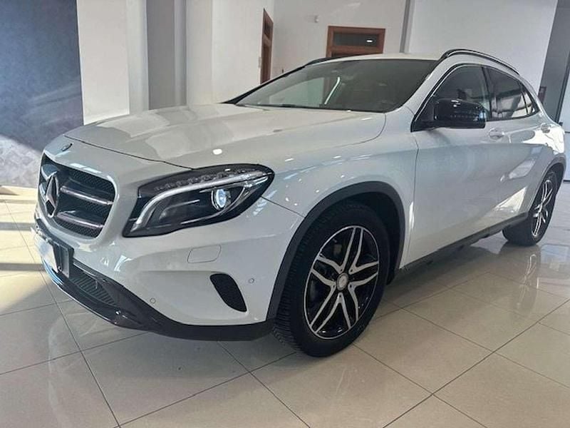 Bianco Usata 2015 Mercedes GLA200 SUV | 18.900 € (Buon prezzo) - Immagine 1/4
