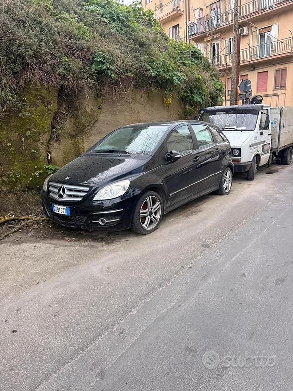 Usata Mercedes B200 140 CV (102 kW) 2009 Monovolume