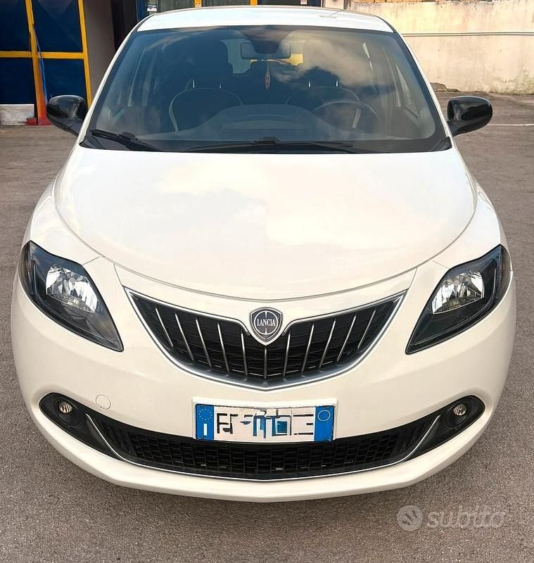 Usata Lancia Ypsilon 69 CV (50 kW) 2017 Bianco Utilitaria