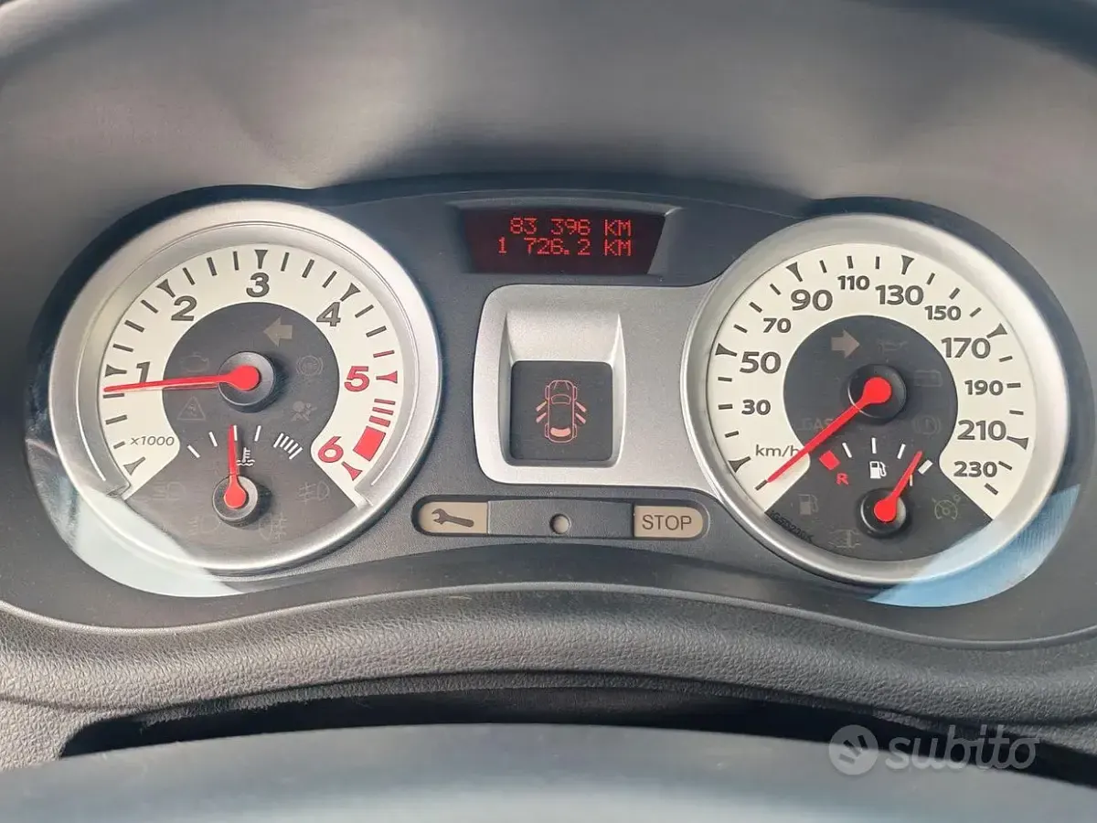 Usata Renault Clio III LE 105 CV (77 kW) 2009 Nero Utilitaria