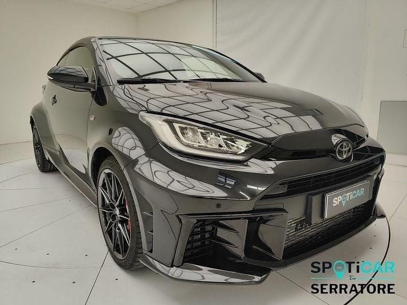 Usata Toyota Yaris 280 CV (205 kW) 2025 Nero Berlina