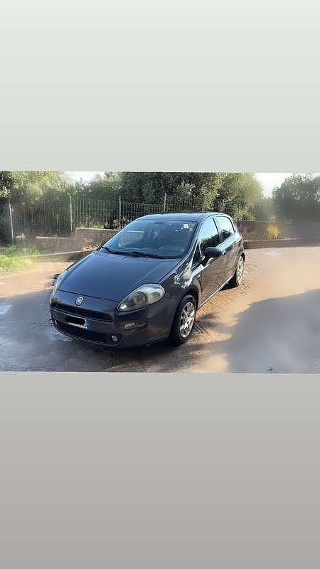 Usata Fiat Punto Lounge 69 CV (50 kW) 2015 Utilitaria