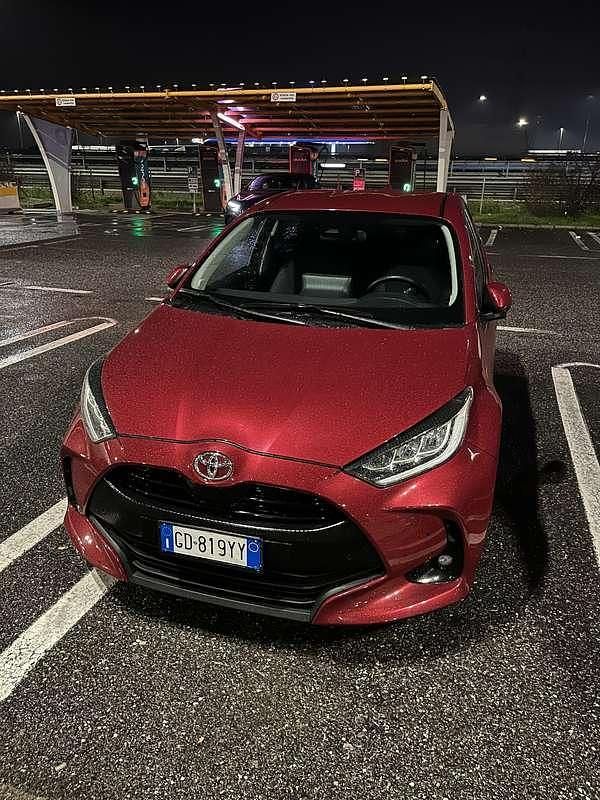 Usata Toyota Yaris 72 CV (52 kW) 2021 Rosso Utilitaria