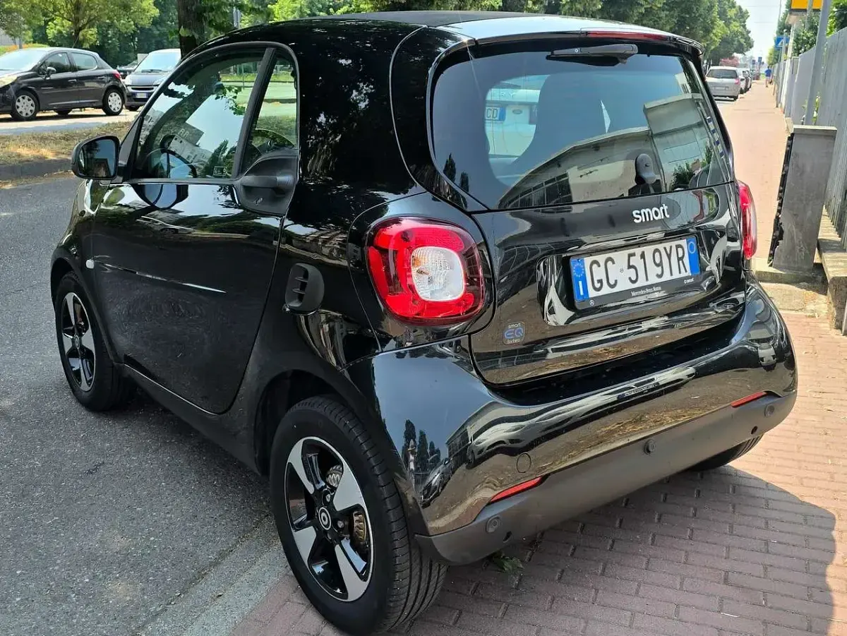 Usata Smart ForTwo Coupé 41 kW (56 CV) 2020 Nero Utilitaria