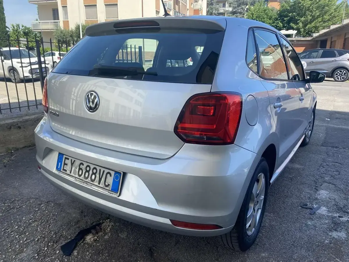 Usata VW Polo Trendline 60 CV (44 kW) 2015 Argento Berlina