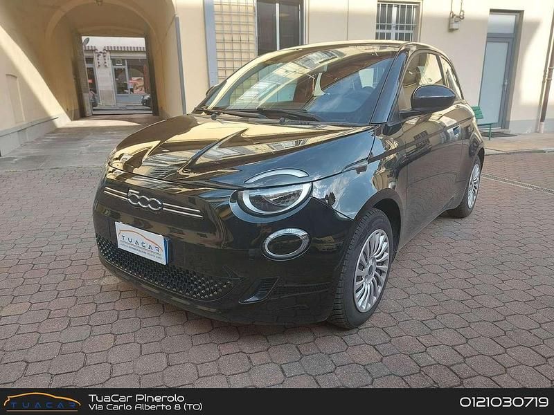 Nero Usata 2022 Fiat 500e Action Tre volumi | 12.500 € (Buon prezzo) - Immagine 1/4