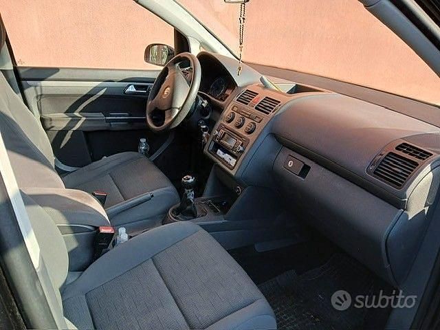 Usata VW Touran 105 CV (77 kW) 2009 Nero Monovolume