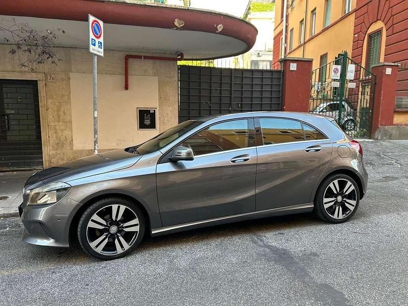 Usata Mercedes A180 Premium 109 CV (80 kW) 2016 Grigio Berlina