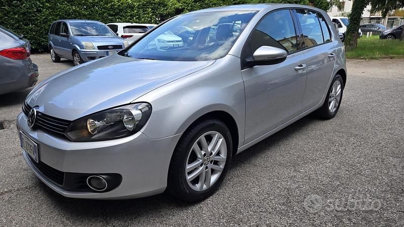 Grigio Usata 2012 VW Golf VII Highline Tre volumi | 4998 € (Ottimo prezzo) - Immagine 1/4